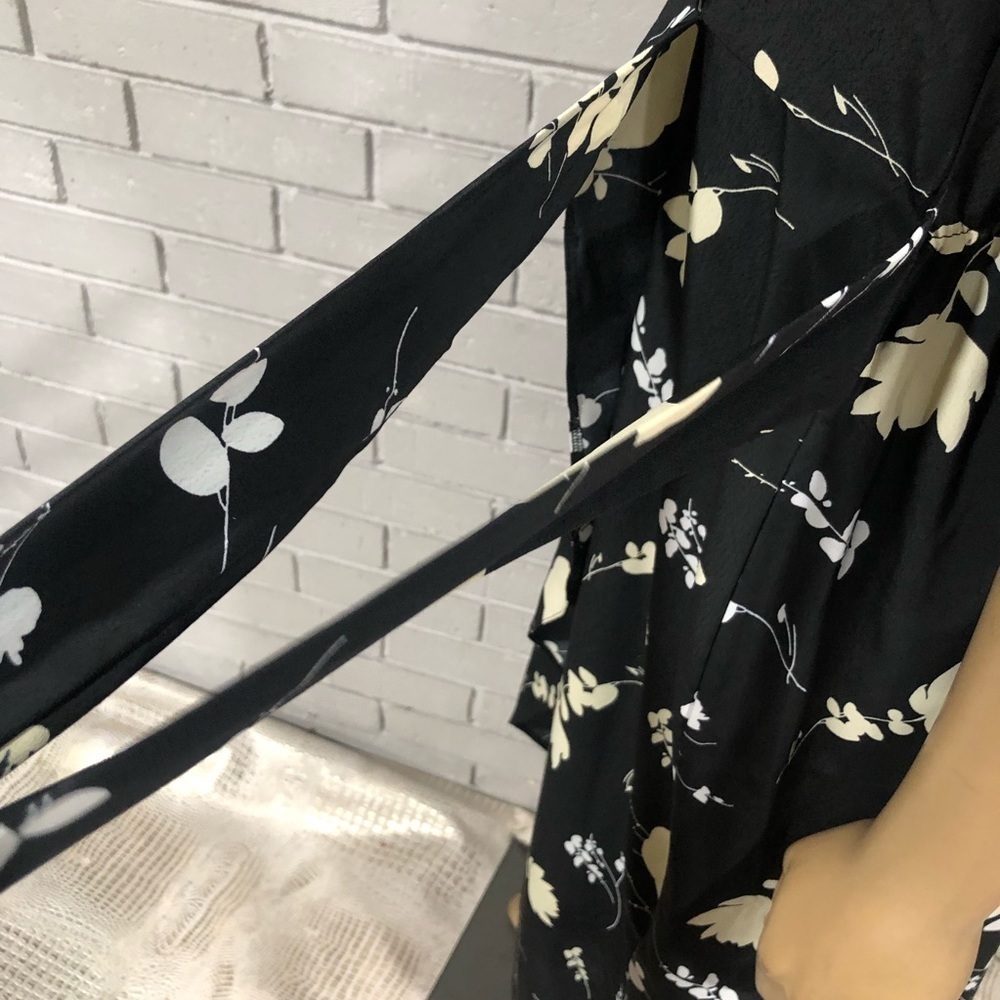 Miss Selfridge Women’s Floral Wrap Front Dress - Picture 10 of 10